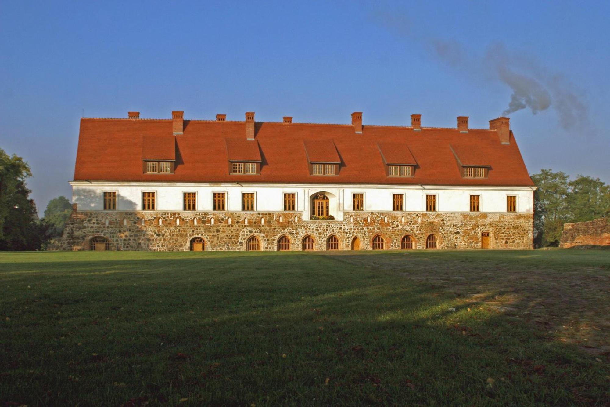 Klasztor Cedynia Hotel Екстериор снимка