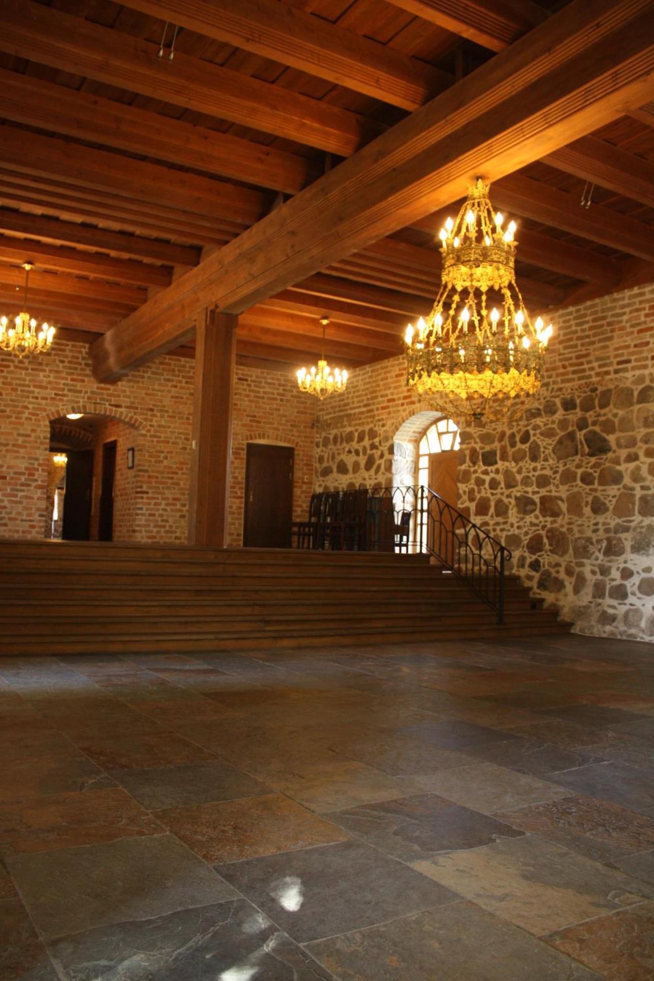 Klasztor Cedynia Hotel Екстериор снимка