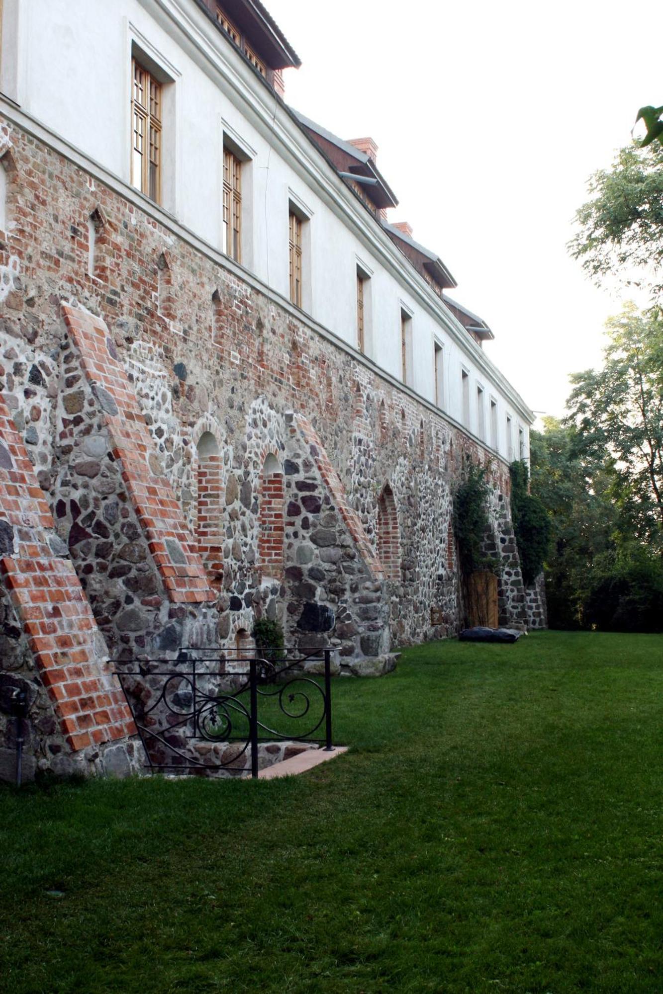 Klasztor Cedynia Hotel Екстериор снимка