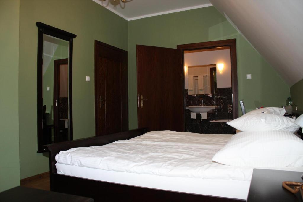 Klasztor Cedynia Hotel Стая снимка
